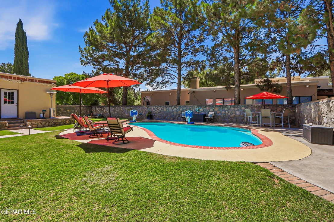 Photo of 716 Willow Glen Drive