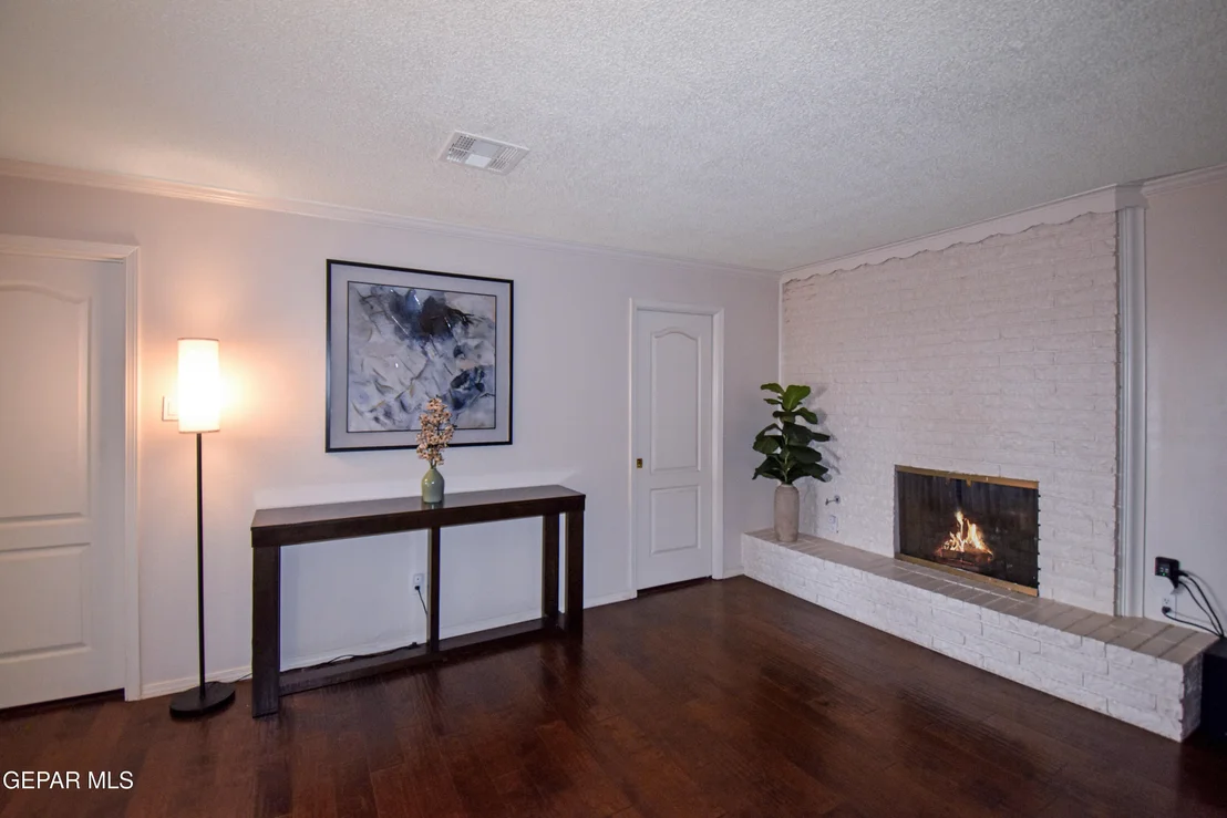 Photo of 849 River Oaks Drive