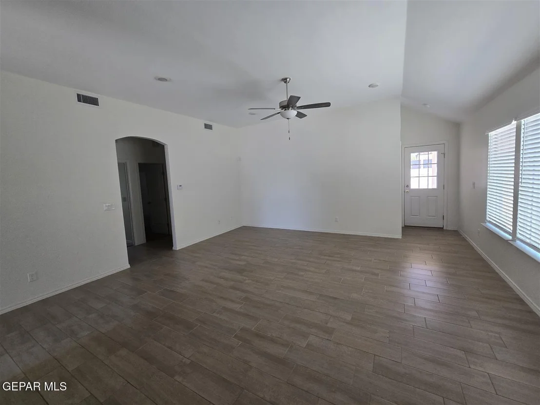 Photo of 1313 MEADOW Road