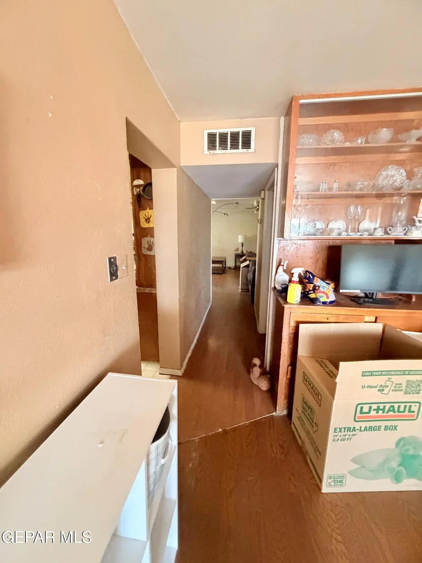 Photo of 8100 PARKLAND Drive
