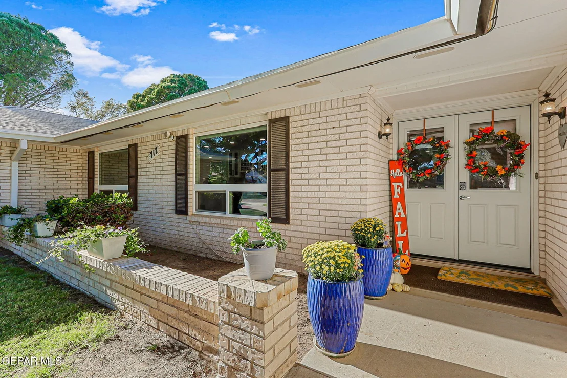 Photo of 717 LIVE OAK Drive