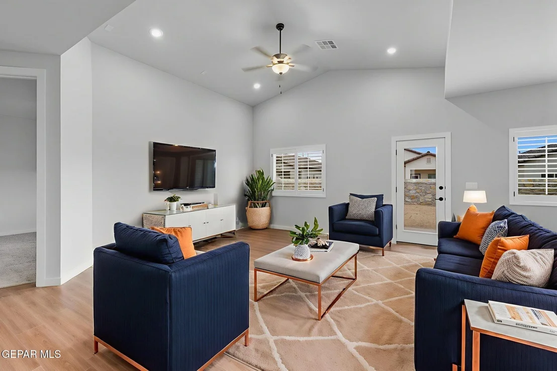 Photo of 925 Nayland Place
