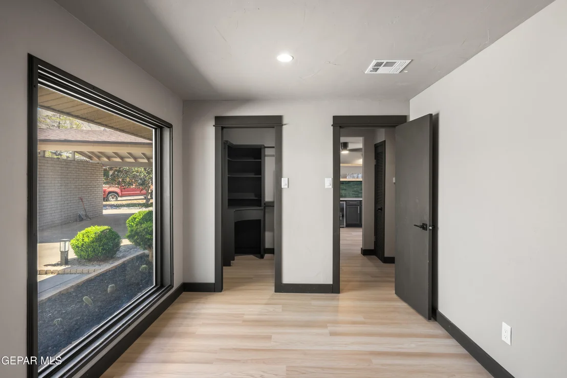 Photo of 516 N SATELLITE Drive