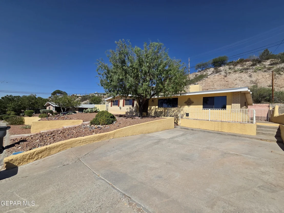 Photo of 4249 CANTERBURY Drive
