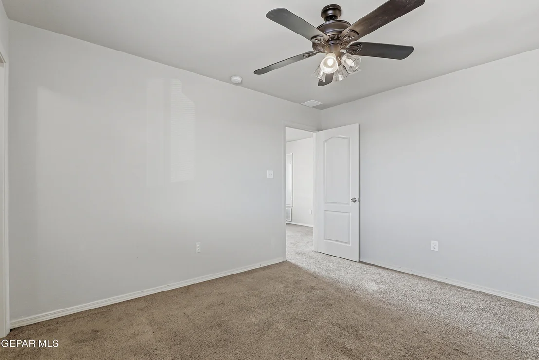 Photo of 14261 WOODS POINT Avenue