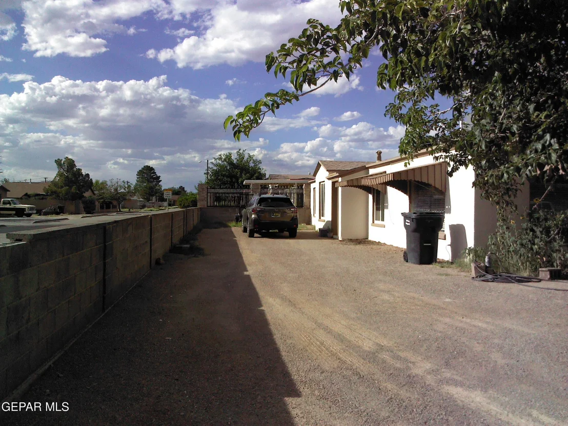 Photo of 500 TAMARISK Street