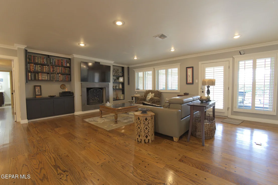 Photo of 417 INDIAN BLUFF Road