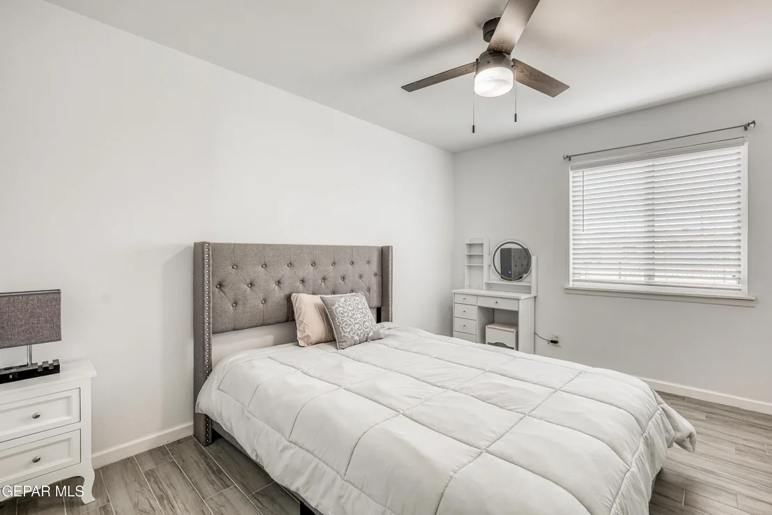 Photo of 232 E BORDERLAND Road