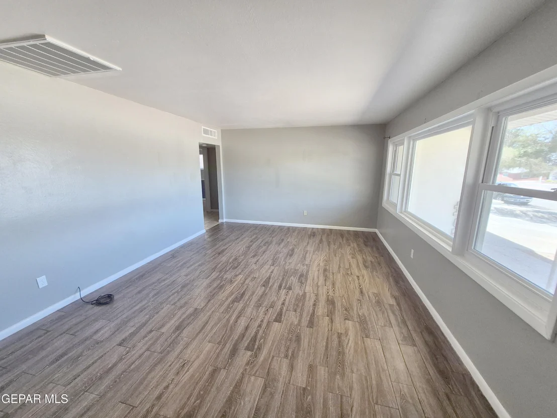 Photo of 417 Balboa Road