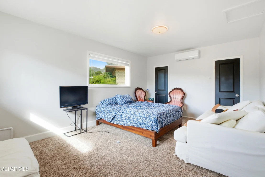 Photo of 224 VIKING Drive