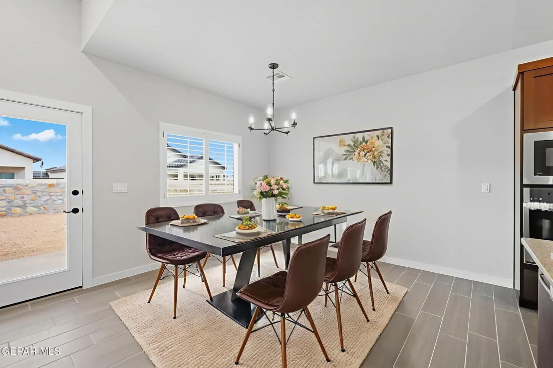 Photo of 925 Nayland Place