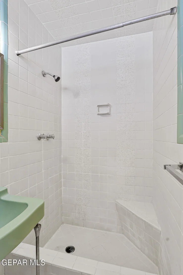 Photo of 4209 NORFOLK Lane