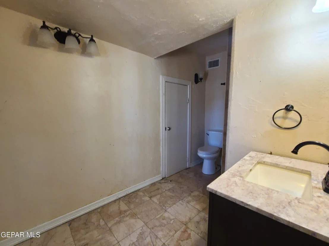 Photo of 1714 BANKER Road