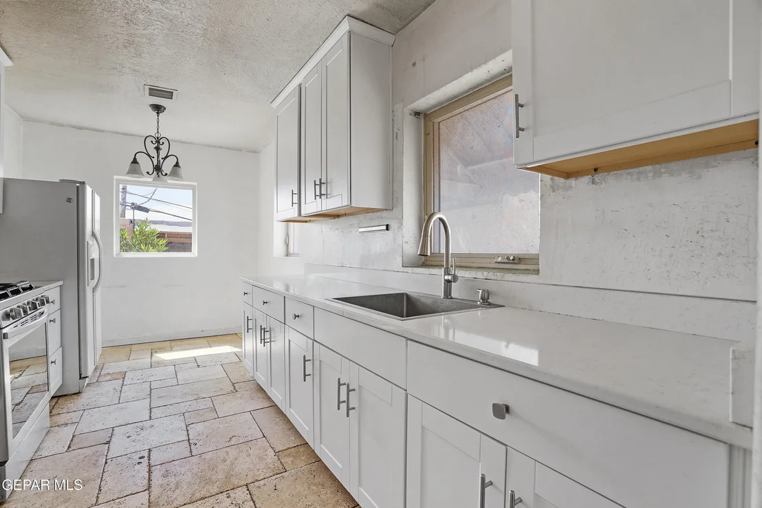 Photo of 810 MESITA Drive