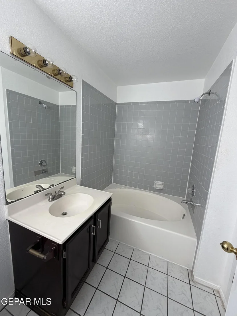 Photo of 905 Mark Wallace Lane