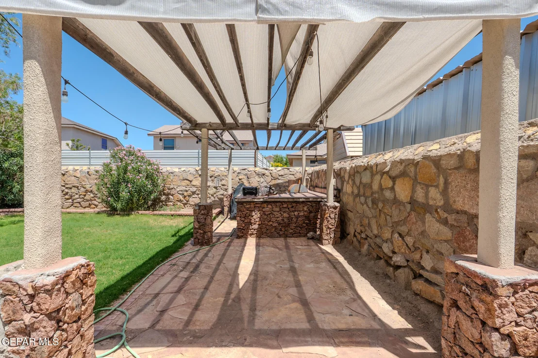 Photo of 5721 LAUREL CLARK Lane