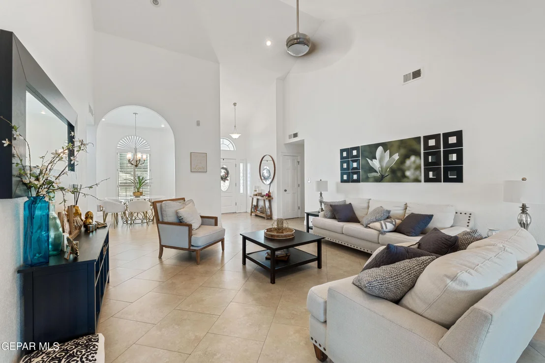 Photo of 721 WILLOW GLEN Drive