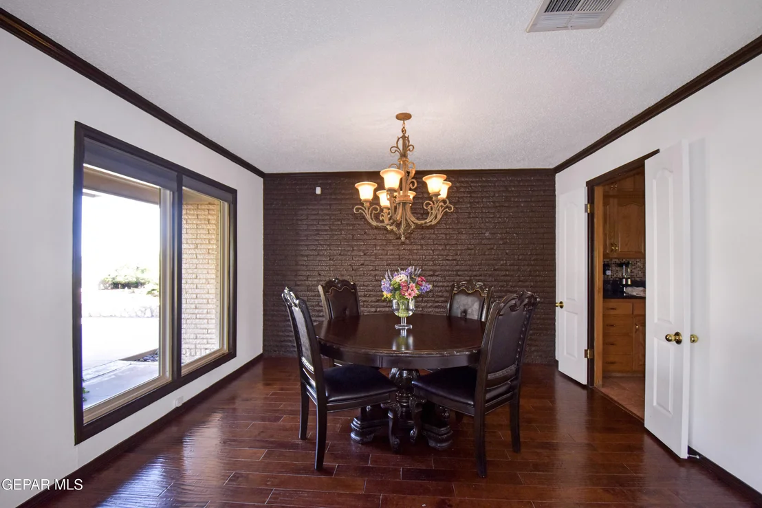 Photo of 849 River Oaks Drive