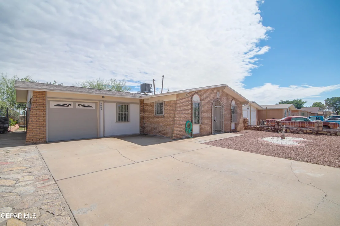 Photo of 5649 LONGVIEW Circle