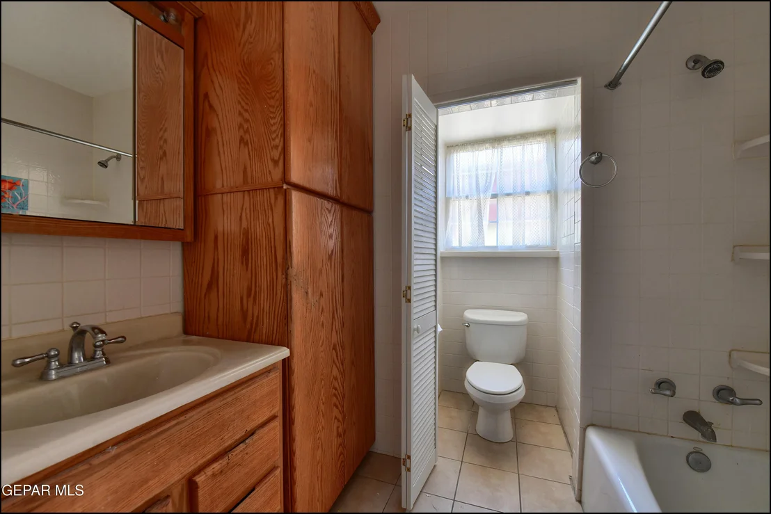 Photo of 912 MESITA Drive