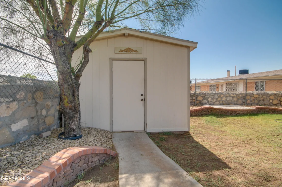 Photo of 5649 LONGVIEW Circle