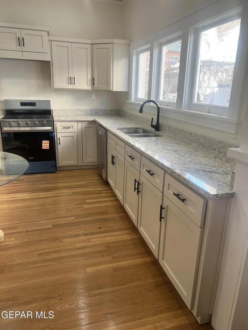 Photo of 507 E CLIFF Drive