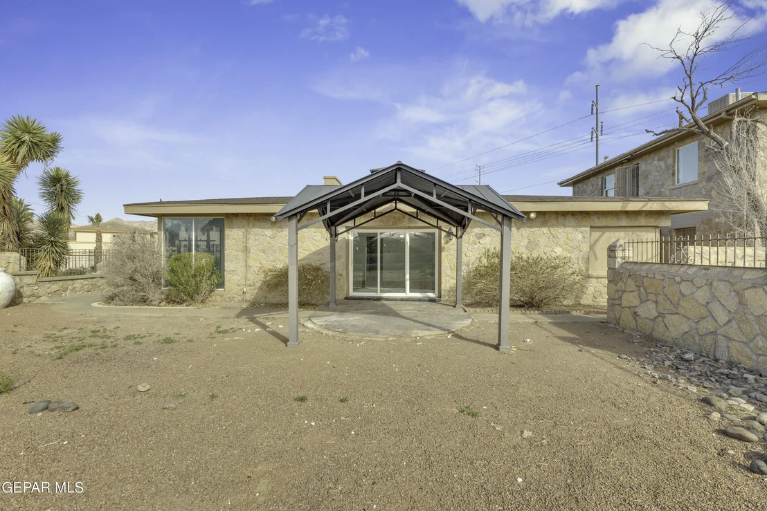 Photo of 2500 HAWLEY Circle