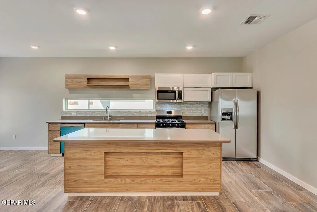 Photo of 15168 Composition Avenue