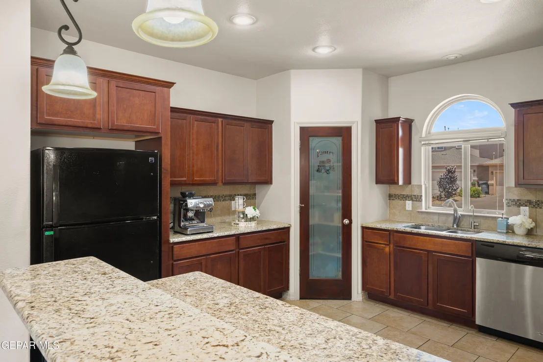 Photo of 7250 LONGSPUR Drive