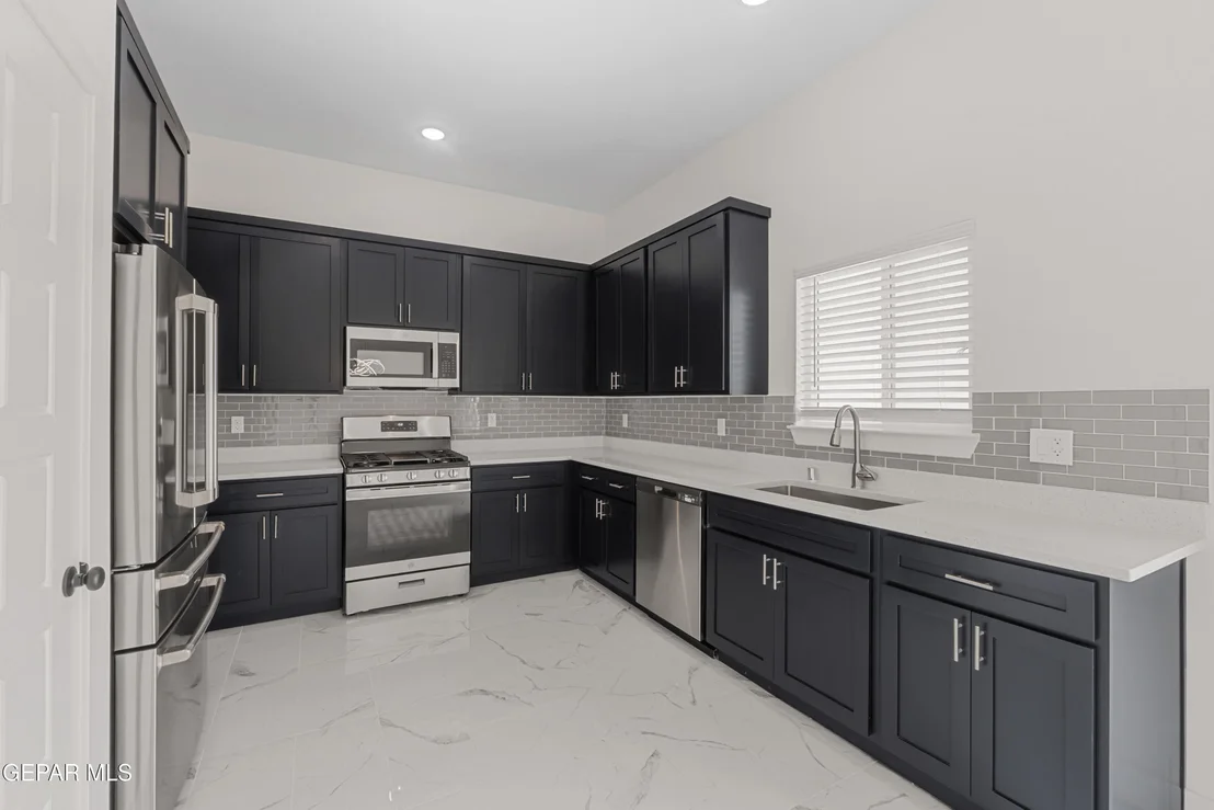 Photo of 3772 Scheme Place