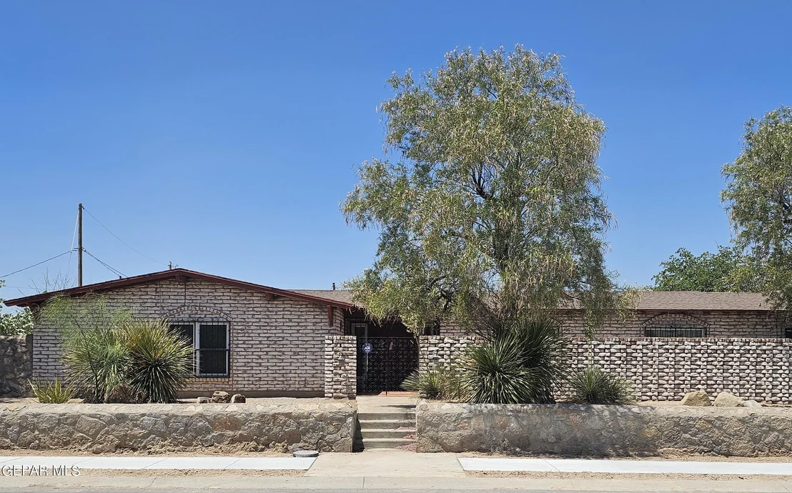 Photo of 800 N G Avenue N