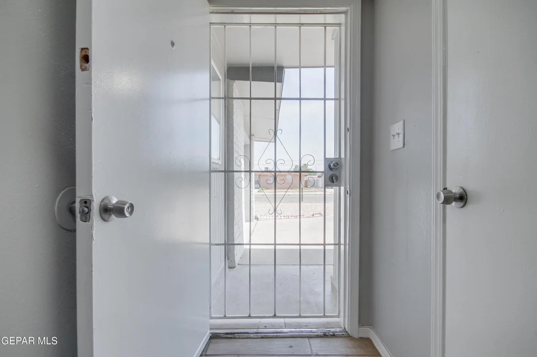 Photo of 6012 SINCLAIR Street
