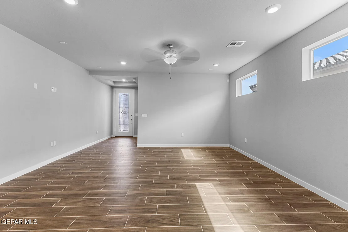 Photo of 937 Nayland Place