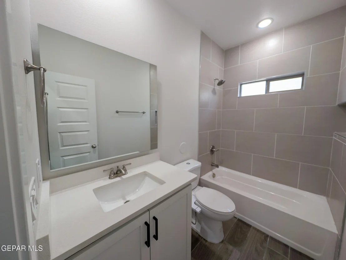 Photo of 980 Barbara Avenue