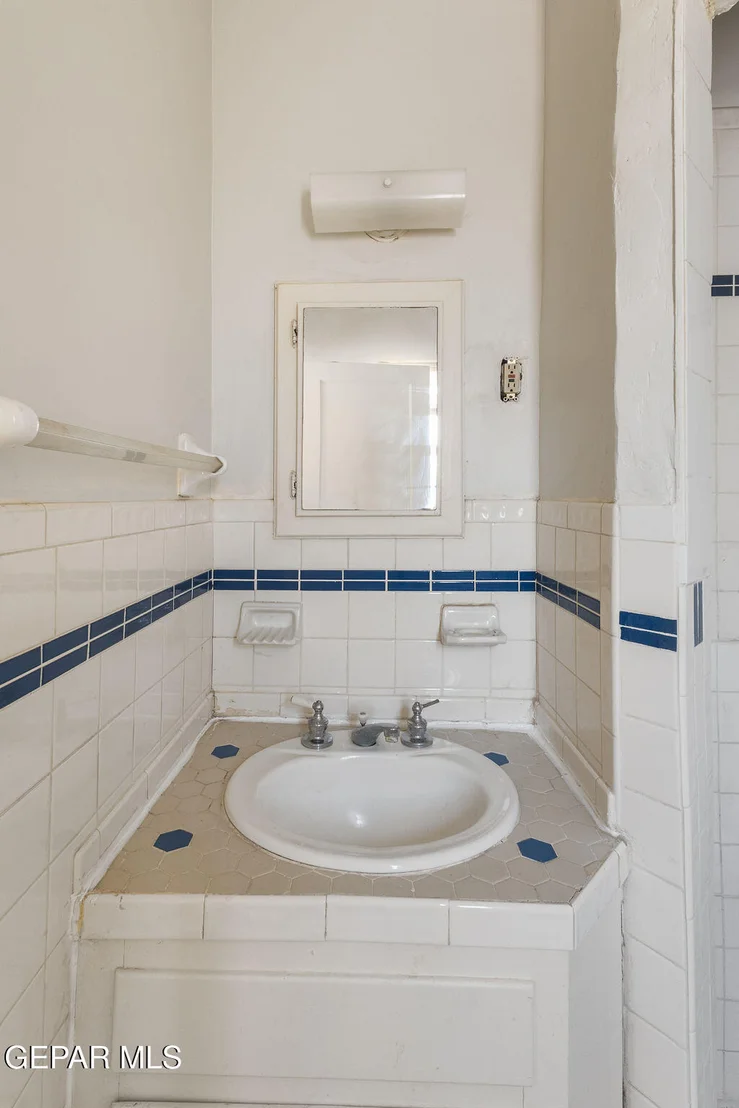 Photo of 708 E BALTIMORE Drive