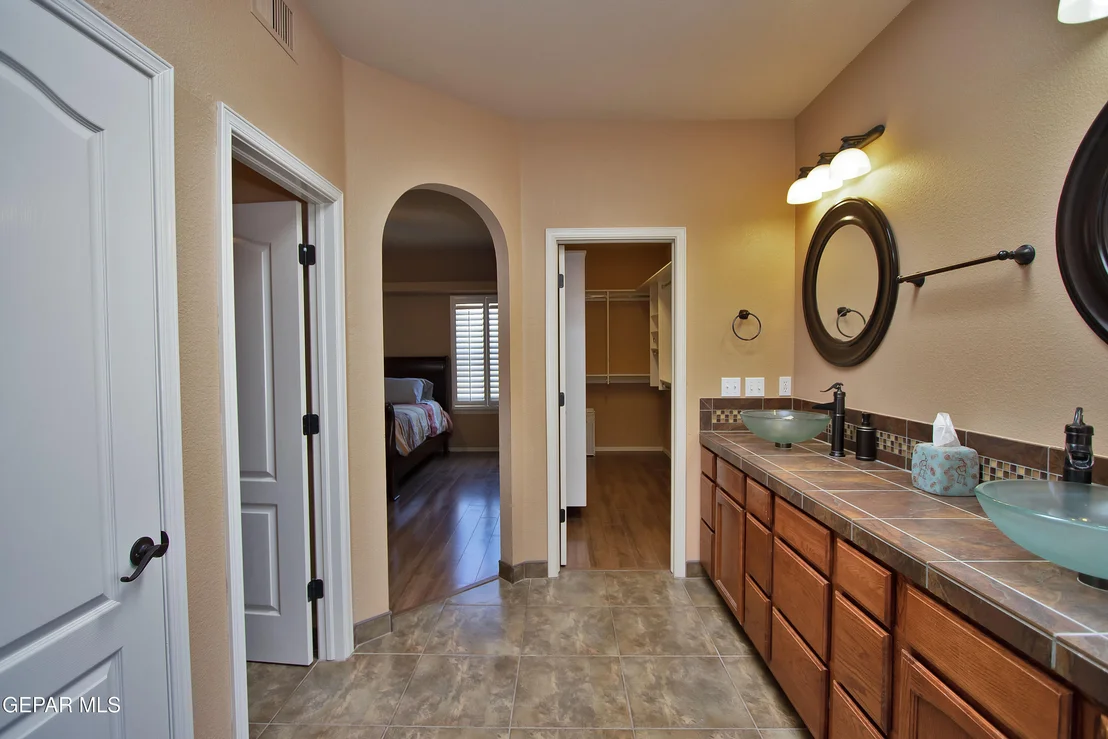 Photo of 920 TYLER SETH Avenue