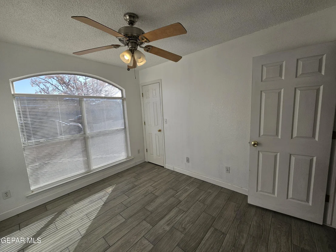 Photo of 2155 SUN MANOR Drive