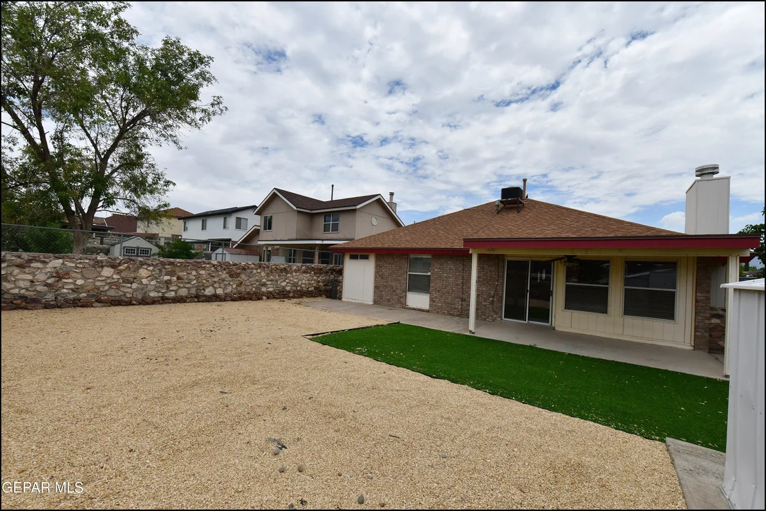 Photo of 7737 PLAZA AZUL Road