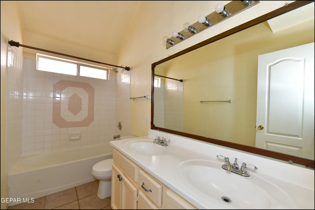 Photo of 7737 PLAZA AZUL Road