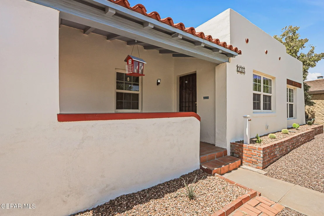 Photo of 2037 CRESCENT Circle
