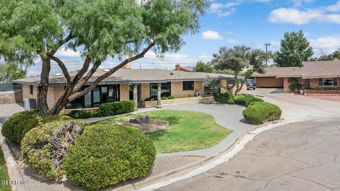Photo of 409 SPRINGHILL Circle