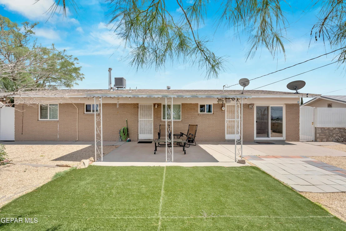 Photo of 321 CRESTMONT Drive