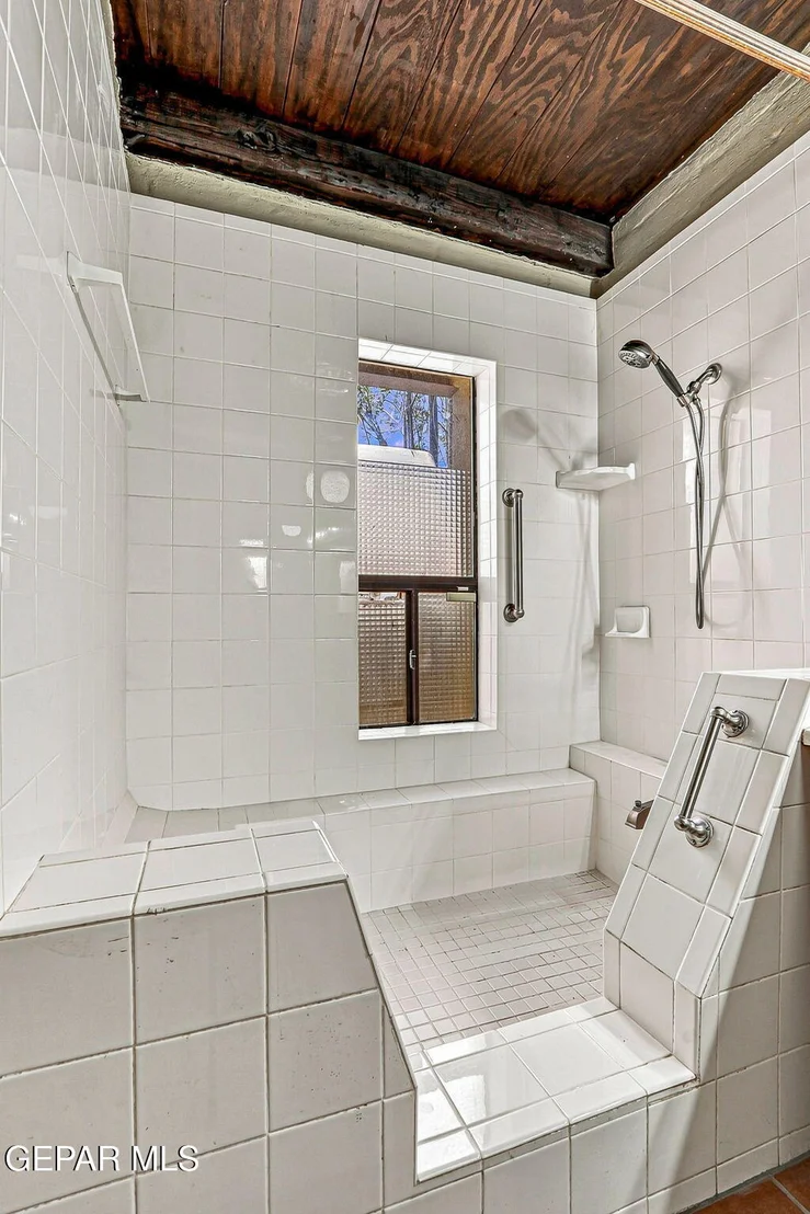 Photo of 6412 VIA DE ALBUR Court