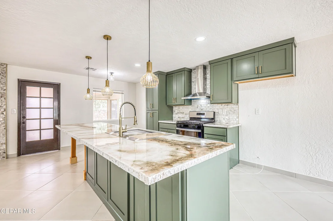 Photo of 712 CARABINAS Way