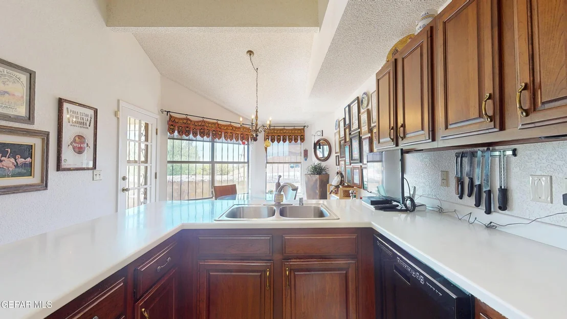 Photo of 724 CHELTENHAM Drive