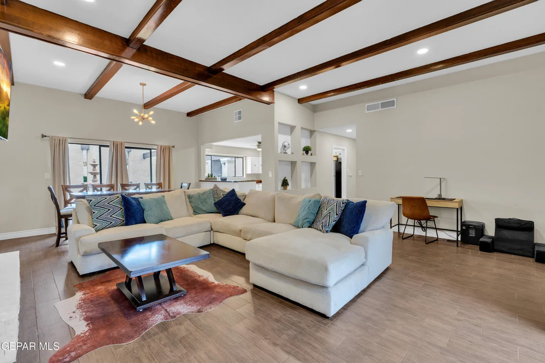 Photo of 425 VALPLANO Drive