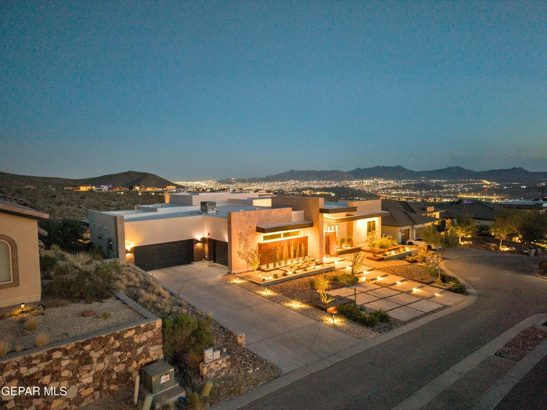 Photo of 386 ROCKY POINTE Drive