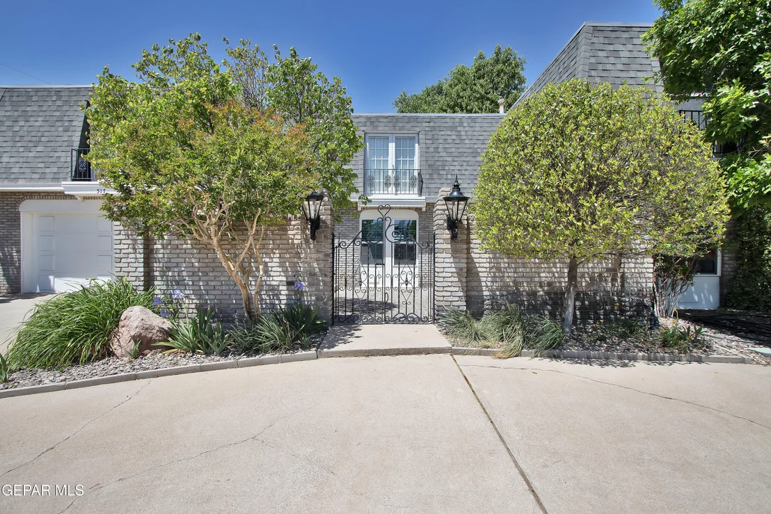 Photo of 517 Stonebluff Road