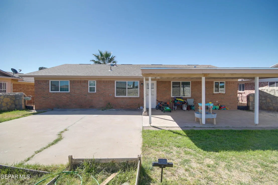 Photo of 5629 LONGVIEW Circle