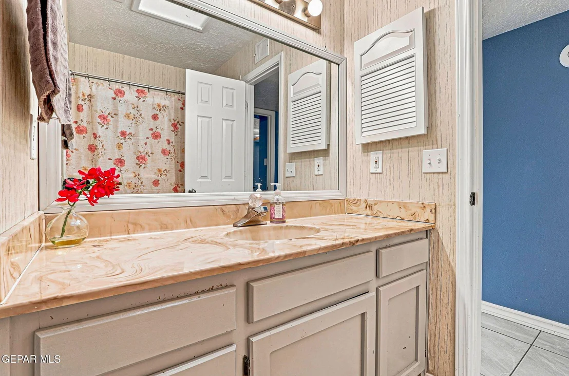 Photo of 125 LA NELL Drive